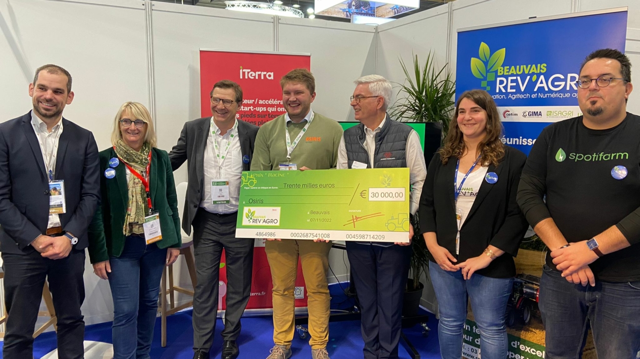 Osiris, startup lauréate du concours Innov'Agro 2022 a été récompensé d'un chèque de 30 000€ au SIMA à Paris